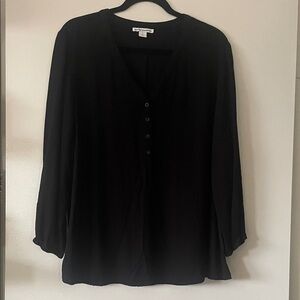 Women’s V-Neck Button-Up Top|Amazon Essentials| Black| EUC